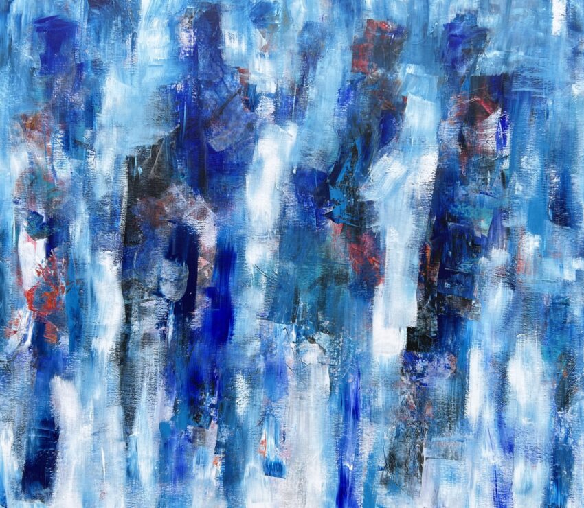 Når regnen letter Stort blåt maleri. som er helt abstrakt i afdæmpede farver.Kiggerman godt efter kan man ane menneskeskikkelser i et diset lys.