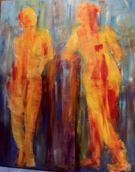 Let´s talk Stort aflangt maleri med en malerisk og kompromiløst farvespil - med to kvinder i gule nuancer på en rød og lilla baggrund