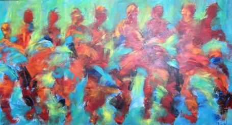 Stort abstrakt maleri i farver. Aflangt farverigt maleri med masser af energi og dynamik med mennesker i bevægelse i smukke varme røde nuancer