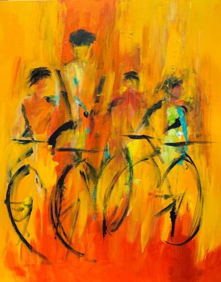 Cykletur med flokken Maleriet foresdtiller en lille gruppe cyklister, der holder pause. De står med deres cykler på en gul og orange baggrund.