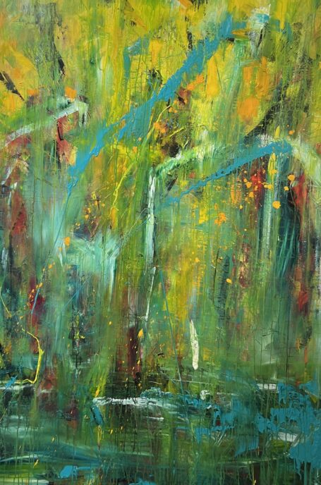 Stort abstrakt maleri i grønne nuancer, hvor man fornemmer en flodbred inde i regnskoven