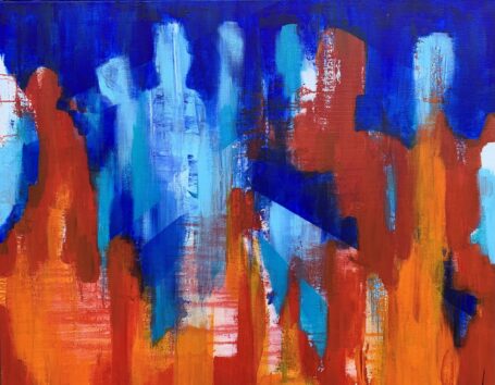 Abstraktion over blåt og rødt I en leg med farverne blå, rød og hvid kan man ane abstrakte figurer. Maleriet er farverigt med klare blå nuancer, der spiller sammen med de varme gyldne farver.