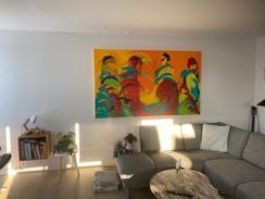 Maleri til stuen giver lys og varme i hjemmet