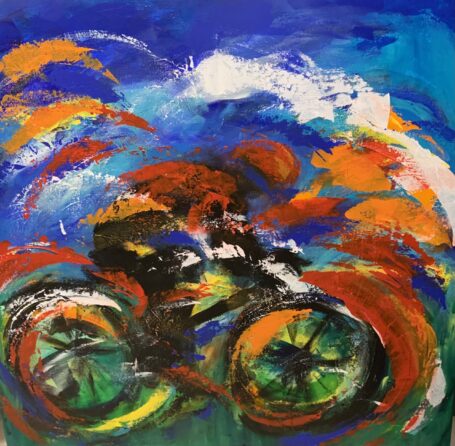 Farverigt maleri med cykelrytter, der cykler i høj fart og skyerne flyver forbi