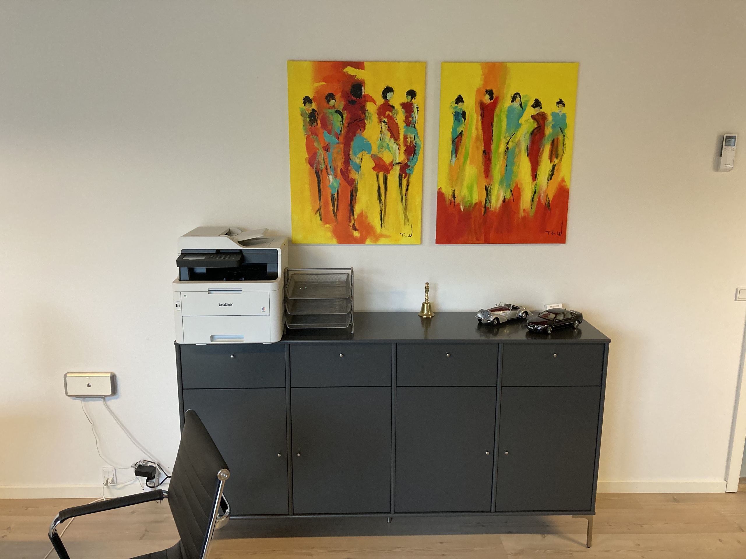 Få malerier der passer ind til dit hjem. Her har køberen valgt at leje malerier til kontoret.