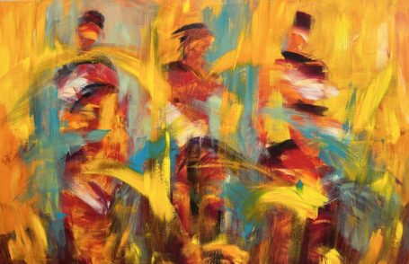 Stort abstrakt maleri med masser af energi og bevægelse. Maleriet har gult, grønt, blåt og rødt - og i det smukke farvespil ser man tre kvinder